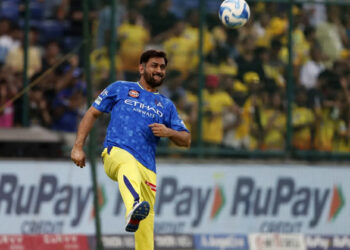 വൈഡ് ബോൾ ലീവ് ചെയ്തു, പിന്നാലെ തുള്ളിച്ചാടി ഒരു ഡാൻസ്; എം.എസ്. ധോണിയുടെ ആഘോഷം ഏറ്റെടുത്ത് സോഷ്യൽ മീഡിയ