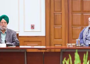 അടുക്കളകൾ പുകയുമെന്ന് മോദി ഗ്യാരന്റി; യുദ്ധം പശ്ചിമേഷ്യയിൽ, കരുതൽ ഭാരതത്തിൽ; ഹർദീപ് സിംഗ് പുരിയുമായും ജയശങ്കറുമായും അടിയന്തര കൂടിക്കാഴ്ച