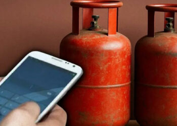 നാട്ടിൽ സിലിണ്ടർ സുലഭം, ജനങ്ങളെ പേടിപ്പിക്കുന്നത് പ്രതിപക്ഷം; കോൺഗ്രസിനെതിരെ ആഞ്ഞടിച്ച് മഹാരാഷ്ട്ര മുഖ്യമന്ത്രി