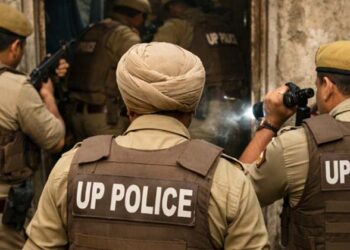 ഭാരതത്തെ നടുക്കിയ ചാരശൃംഖല പൊളിച്ചു; ഗാസിയാബാദിൽ 22 പേർ പിടിയിൽ; പിന്നിൽ പാകിസ്താൻ! സൈനിക നീക്കങ്ങൾ നിരീക്ഷിക്കാൻ റെയിൽവേ ട്രാക്കുകളിൽ സോളാർ ക്യാമറകൾ