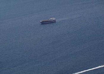 ലോകത്തിന് ഭീഷണിയായി ഇറാന്റെ ‘ക്രൂരത’; ഹോർമുസ് കടലിടുക്ക് അടച്ചു, എണ്ണ കപ്പലുകൾ കത്തിക്കുമെന്ന് ഭീഷണി!