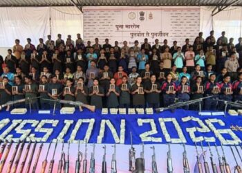 ബസ്തറിലെ കമ്മ്യൂണിസ്റ്റ് ഭീകരരുടെ ഒളിത്താവളത്തിൽ നിന്നും കണ്ടെത്തിയത് 3.61 കോടി രൂപയും ഒരു കിലോ സ്വർണ്ണവും ; 108 കമ്മ്യൂണിസ്റ്റ് ഭീകരർ കീഴടങ്ങി