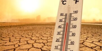 കേരളത്തിൽ തീവ്ര ഉഷ്ണതരംഗ സാധ്യത; രാവിലെ 11 മുതൽ 3 വരെ പുറത്തിറങ്ങരുത്, ജാഗ്രതാ നിർദേശങ്ങളുമായി ആരോഗ്യ വകുപ്പ്