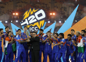 ഇനി കോടികളുടെ തിളക്കം; ലോകകപ്പ് നിലനിർത്തിയ ഇന്ത്യയ്ക്ക് ബിസിസിഐയുടെ രാജകീയ സമ്മാനം; 2024-നേക്കാൾ വലിയ തുകയുമായി ബോർഡ്