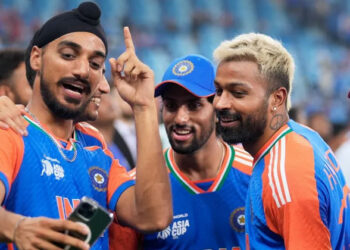 ബൗളർമാർ വിരട്ടിയാൽ വിട്ടുകൊടുക്കരുത്, ഇന്ത്യൻ താരത്തോർ ഡിവില്ലിയേഴ്സ്; മിസ്റ്റർ 360 വക ഒരു ഒന്നൊന്നര ടിപ്പും