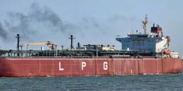 യുദ്ധഭീതിക്കിടെ ഹോർമുസ് കടലിടുക്ക് കടക്കാൻ ഇന്ത്യൻ കപ്പലുകൾ; നിർണ്ണായക നീക്കവുമായി പൈൻ ഗ്യാസും ജഗ് വസന്തും!