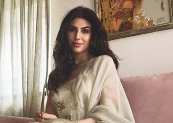 ‘ഇറാനിൽ ജനങ്ങൾക്കല്ല വോട്ട്, 47 വർഷമായി നടക്കുന്നത് ക്രൂരത’; പുതിയ ഭരണനേതൃത്വത്തിനെതിരെ ആഞ്ഞടിച്ച് നടി എൽനാസ് നൊറൂസി!