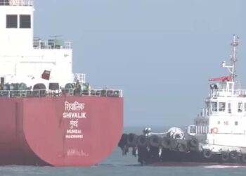 ഷിവാലിക്’ ഗുജറാത്ത് തീരത്ത്;ഹോർമുസ് കടലിടുക്ക് കടന്ന ആദ്യ ഇന്ത്യൻ ടാങ്കർ;നന്ദാദേവി നാളെയെത്തും; മോദി സർക്കാരിന്റെ നയതന്ത്ര വിജയം