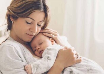 ദത്തെടുത്ത കുഞ്ഞിന് 3 മാസം കഴിഞ്ഞാലും അമ്മയ്ക്ക് പ്രസവാവധി ലഭിക്കും; ചരിത്രവിധിയുമായി സുപ്രീം കോടതി! ‘അമ്മ മനസ്സ് ഒന്നാണ്’