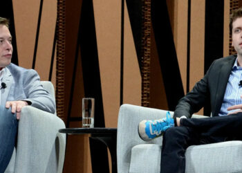 ചാറ്റ് ജിപിടിയെ കുട്ടികൾക്ക് നൽകരുത്, അത് അപകടമാണ്; കാനഡയിലെ സ്കൂൾ വെടിവെപ്പിന് പിന്നാലെ സാം ആൾട്ട്മാനെതിരെ ആഞ്ഞടിച്ച് ഇലോൺ മസ്ക്