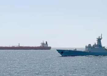 ഹോർമുസ് കടലിടുക്കിൽ യുദ്ധഭീതി: ഇന്ത്യൻ ടാങ്കറുകൾക്ക് സുരക്ഷയൊരുക്കാൻ നാവികസേന; മേഖലയിൽ യുദ്ധക്കപ്പലുകൾ വിന്യസിക്കുന്നു