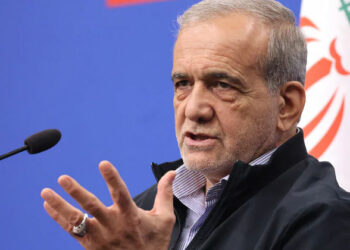 അയൽരാജ്യങ്ങളോട് ക്ഷമ ചോദിച്ച് ഇറാൻ പ്രസിഡന്റ്; സമാധാന നീക്കങ്ങളെ തള്ളി ഡൊണാൾഡ് ട്രംപ്, മിഡിൽ ഈസ്റ്റിൽ യുദ്ധം രണ്ടാം ആഴ്ചയിലേക്ക്; 1300-ലേറെ മരണം