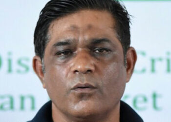 ആ താരത്തിനൊന്നും വയ്യ, താളം തെറ്റിയ പടക്കുതിരയാണ്; സൂപ്പർ ബോളറെ ടീമിൽ നിന്ന് പുറത്താക്കാൻ ആവശ്യപ്പെട്ട് റാഷിദ് ലത്തീഫ്