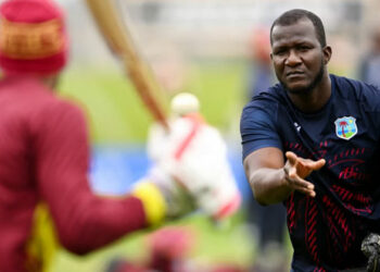 നാട്ടിലെത്താൻ കൊതിച്ച് ഡാരൻ സമി; യുദ്ധം തടസ്സപ്പെടുത്തിയ മടക്കം, ലോകകപ്പിന് പിന്നാലെ ഇന്ത്യയിൽ കുടുങ്ങി രണ്ട് ടീമുകൾ