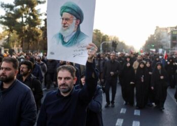 ‘പ്രതികാരം ഉടൻ’ ; മുന്നറിയിപ്പുമായി ഇറാൻ ; ഖമനെയിയുടെ മരണ വാർത്ത പുറത്തുവന്നതിന് പിന്നാലെ ഇറാനിൽ തെരുവിലിറങ്ങി ജനക്കൂട്ടം