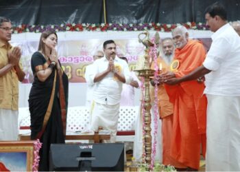 ഹിന്ദു ആണെന്നതിലും അത് തുറന്നു പറയുന്നതിലും അഭിമാനം ; ഹിന്ദു ഏകതാ സമ്മേളനത്തിൽ മുഖ്യാതിഥിയായി അനുശ്രീ