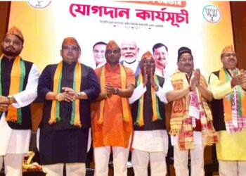 അസമിൽ മൂന്ന് കോൺഗ്രസ് എംഎൽഎമാർ ബിജെപിയിൽ ചേർന്നു ; അസമിന്റെയും രാജ്യത്തിന്റെയും സുരക്ഷയ്ക്കാണ് പ്രാധാന്യമെന്ന് എംഎൽഎമാർ