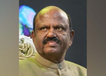 ബംഗാൾ ഗവർണർ സിവി ആനന്ദ ബോസ് രാജിവച്ചു ; കേന്ദ്ര ആഭ്യന്തര മന്ത്രിയുടെ സമ്മർദ്ദം മൂലമെന്ന് മമത ബാനർജി