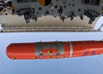 ഇനി കടലിന്റെ നടുവിലും സഹായം ദ്രുതഗതിയിൽ ; ഇന്ത്യ തദ്ദേശീയമായി നിർമ്മിച്ച എയർ-ഡ്രോപ്പബിൾ കണ്ടെയ്നർ വിജയകരമായി പരീക്ഷിച്ച് നാവികസേന