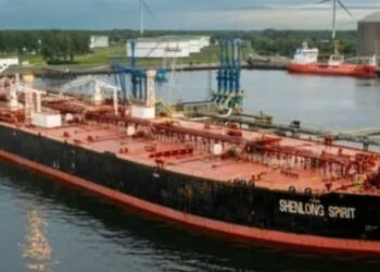 ഹോർമുസ് കടലിടുക്ക് കടന്നെത്തിയ ആദ്യ കപ്പൽ മുംബൈ തീരത്ത് എത്തി ; എണ്ണ ടാങ്കർ കപ്പലിൽ ഉള്ളത് സൗദി അറേബ്യയിൽ നിന്നുള്ള 135,335 മെട്രിക് ടൺ ക്രൂഡ് ഓയിൽ