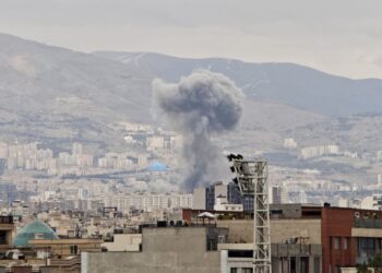 ഒമാനിൽ 2 ഇന്ത്യക്കാർ കൊല്ലപ്പെട്ടു ; വ്യാവസായിക മേഖലയിൽ ഡ്രോൺ ആക്രമണം നടത്തി ഇറാൻ ; 10 പേർക്ക് പരിക്ക് 