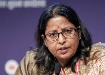 റിഫൈനറികളിലെ എൽപിജി ഉത്പാദനം 40% വർദ്ധിപ്പിച്ചു ; ആഭ്യന്തര ഊർജ്ജ വിതരണം ഉറപ്പാക്കാൻ എല്ലാ നടപടികളും സ്വീകരിക്കുന്നുണ്ടെന്ന് കേന്ദ്രം