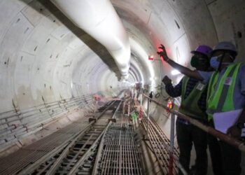 അനുമതിയില്ലാതെ കുഴൽക്കിണർ കുഴിച്ചു, എത്തിയത് മെട്രോ തുരങ്ക പാതയ്ക്കുള്ളിൽ ; രണ്ടുപേർ അറസ്റ്റിൽ