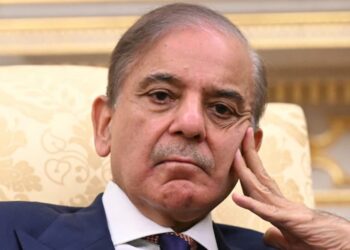 നാണംകെട്ട് പാകിസ്താൻ ; ഹോർമുസ് കടക്കാൻ എത്തിയ പാക് കപ്പലിനെ തിരിച്ചയച്ച് ഇറാൻ