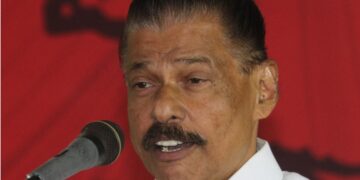 ‘ഭാര്യ മത്സരിക്കരുതെന്ന് ഭർത്താവ് പറഞ്ഞാൽ അത് സ്ത്രീവിരുദ്ധം ‘ ; പി കെ ശ്യാമളയുടെ സ്ഥാനാർത്ഥിത്വത്തിൽ നിലപാട് വ്യക്തമാക്കി എംവി ഗോവിന്ദൻ