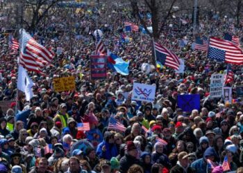 ‘കിരീടം അഴിച്ചു വെക്കൂ കോമാളീ’ ; ട്രംപിനെതിരെ ആഗോള പ്രതിഷേധം; ‘നോ കിംഗ്സ്’ റാലികളിൽ അണിനിരന്നത് ലക്ഷങ്ങൾ