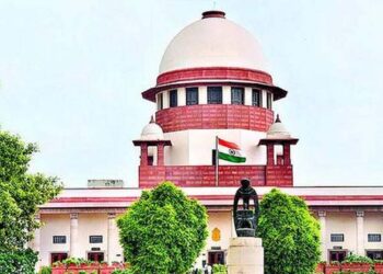 നിർബന്ധിത ആർത്തവ അവധി നൽകിയാൽ ആരും സ്ത്രീകൾക്ക് ജോലി നൽകില്ല”; ഹർജി തള്ളി സുപ്രീം കോടതി! തൊഴിലുടമകളുടെ മനോഭാവം മാറണം