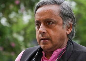 കോൺഗ്രസിൽ ശുഭകരമായ മാറ്റം; മോദി സർക്കാരിനെ പിന്തുണച്ച തരൂരിനെ വാഴ്ത്തിയും രാഹുലിനെ പരിഹസിച്ചും ബിജെപി