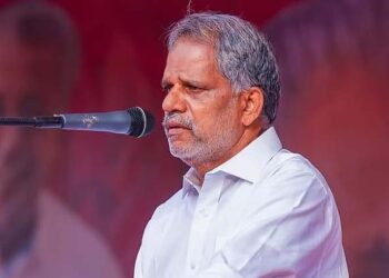 മരണം വരെ എംഎൽഎ ആകണം, സതീശന്റെ ഫോൺ കാത്തിരുന്നു”; ജി സുധാകരനെ വിമർശിച്ച് വിജയരാഘവൻ! മാനിഫെസ്റ്റോ വായിച്ചത് തലകീഴായെന്ന് പരിഹാസം