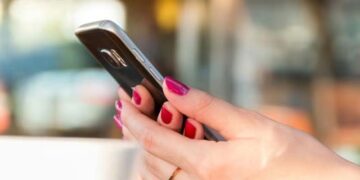 വിവാഹേതര ബന്ധങ്ങൾക്ക് ആപ്പ്; 40 ലക്ഷം ഇന്ത്യക്കാർ വലയിൽ! കേന്ദ്രത്തിന് എൻഎച്ച്ആർസി നോട്ടീസ്, ഗ്ലീഡൻ ആപ്പ് പൂട്ടുമോ?