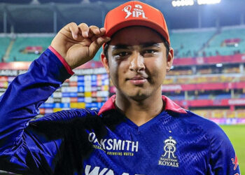 ഇത് ബിഹാറിന്റെ കറുത്ത കുതിര; അച്ഛൻ വെട്ടിയ നെറ്റ്സിൽ നിന്ന് കോഹ്‌ലിയുടെ ഹൃദയത്തിലേക്ക്; വൈഭവ് എന്ന 15-കാരൻ സ്ഫോടനം