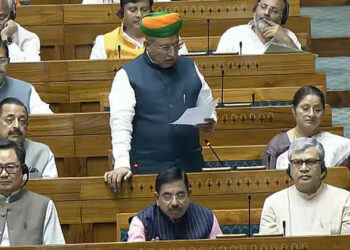 എതിർത്ത് 185, അനുകൂലിച്ച് 251; കടുത്ത വാക്‌പോരിനൊടുവിൽ വനിതാ സംവരണ ഭേദഗതി ബിൽ അവതരണത്തിന് അനുമതി, വോട്ടെടുപ്പ് നാളെ