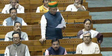 എതിർത്ത് 185, അനുകൂലിച്ച് 251; കടുത്ത വാക്‌പോരിനൊടുവിൽ വനിതാ സംവരണ ഭേദഗതി ബിൽ അവതരണത്തിന് അനുമതി, വോട്ടെടുപ്പ് നാളെ