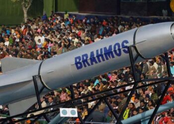 പ്രതിരോധ മേഖലയിൽ ചരിത്രനേട്ടം; ലഖ്‌നൗവിൽ നിർമ്മിച്ച ആദ്യ ബാച്ച് ബ്രഹ്മോസ് മിസൈലുകൾ കരസേനയ്ക്ക് കൈമാറി, കരുത്തായി ഭാരതം!