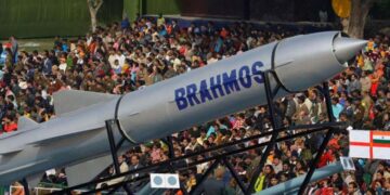 പ്രതിരോധ മേഖലയിൽ ചരിത്രനേട്ടം; ലഖ്‌നൗവിൽ നിർമ്മിച്ച ആദ്യ ബാച്ച് ബ്രഹ്മോസ് മിസൈലുകൾ കരസേനയ്ക്ക് കൈമാറി, കരുത്തായി ഭാരതം!
