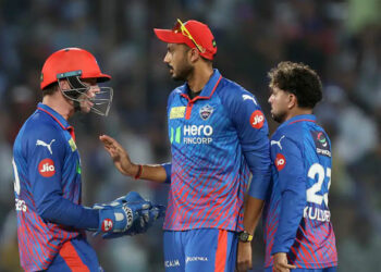 ആറ് ക്യാച്ചുകൾ കളഞ്ഞാൽ എങ്ങനെ ജയിക്കാനാണ്? ഡൽഹി താരങ്ങളെ പരസ്യമായി ശാസിച്ച് വേണുഗോപാൽ റാവു; ടീമിനെ ചതിച്ചത് ഇവർ