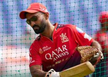 അവനെ ഇനി ആർക്കും മാറ്റിനിർത്താനാവില്ല; അയാളെ ഇന്ത്യൻ ടീമിലെടുക്കണമെന്ന് ദിനേശ് കാർത്തിക്; സെലക്ടർമാർക്ക് മുന്നിൽ കടുപ്പമേറിയ ചോദ്യമായി താരം