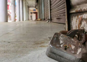 കഞ്ചാവ് നിന്റെ മറ്റവൻ; ഭീഷണിപ്പെടുത്തിയ ഹർത്താൽ അനുകൂലികൾക്ക് ഉടമയുടെ മറുപടി, ഇവനാണ് ആൺകുട്ടിയെന്ന് സോഷ്യൽ മീഡിയ