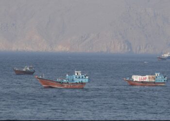 ഹോർമുസ് കടലിടുക്കിൽ കണ്ടെയ്നർ കപ്പലിന് നേരെ ആക്രമണം നടത്തി ഇറാൻ ; വെടിനിർത്തൽ അനിശ്ചിതകാലത്തേക്ക് നീട്ടിയ യുഎസിന് തിരിച്ചടി