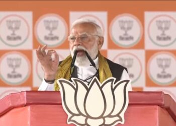 നുഴഞ്ഞുകയറ്റക്കാരെ തുരത്തും, അർഹതയുള്ള അഭയാർത്ഥികൾക്ക് അവകാശം നൽകും ; ബംഗാളിന്റെ വികസനത്തിനായി ‘6 ഗ്യാരണ്ടികൾ’ പ്രഖ്യാപിച്ച് പ്രധാനമന്ത്രി