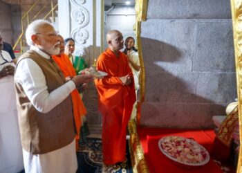 മോദി കർണാടകയിൽ ; മാണ്ഡ്യയിൽ ശ്രീ ഗുരുഭൈരവൈക്യ ക്ഷേത്രം ഭക്തർക്കായി സമർപ്പിച്ച് പ്രധാനമന്ത്രി