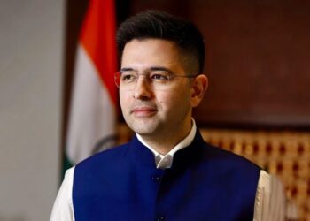 മൂന്നിൽ രണ്ടുഭാഗംപേരും പാർട്ടി മാറിയാൽ കൂറുമാറ്റനിരോധന നിയമ പ്രകാരം അംഗത്വം റദ്ദാകില്ല; രാഘവ് ഛദ്ദയുടേത് വമ്പൻ നീക്കം; പഞ്ചാബ് ക്ഷമിക്കില്ലെന്ന് എഎപി