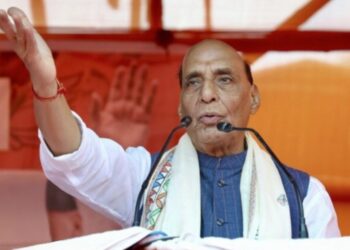 ‘ബംഗാളിലെ ഗുണ്ടകൾ ഒന്നുകിൽ ജയിലിലാകും, അല്ലെങ്കിൽ മുകളിലേക്ക് പോകേണ്ടി വരും’ ; ജനങ്ങളെ ഭയപ്പെടുത്തി ഭരണം തുടരാമെന്ന് ആരും കരുതേണ്ടന്ന് രാജ്നാഥ്‌ സിംഗ്