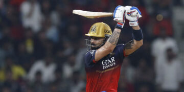 ഷമിയെ കടന്നാക്രമിച്ചത് വെറുതെയല്ല, കോഹ്‌ലിയുടെ ലക്ഷ്യം എപ്പോഴും ആ ടീമിലെ മികച്ച ബൗളറാണ്; മാസ്റ്റർ പ്ലാൻ വെളിപ്പെടുത്തി മനോജ് തിവാരി