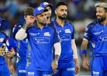 ഇനി ഒരു കളി കൂടി തോറ്റാൽ പെട്ടി മടക്കാം; ഹിറ്റ്മാനും സംഘത്തിനും മുന്നറിയിപ്പുമായി സുനിൽ ഗാവസ്കർ; ചതിച്ചത് ആ മത്സരമെന്ന് ഇതിഹാസം