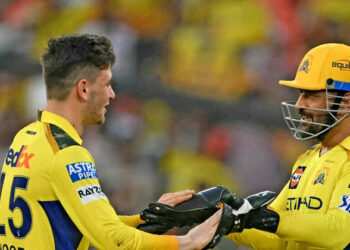 ധോണി പറഞ്ഞുകൊടുത്തു, നൂർ അഹമ്മദ് പണി തുടങ്ങി; കൊൽക്കത്തയെ കറക്കിവീഴ്ത്തിയ അഫ്ഗാൻ സ്പിന്നറുടെ മാസ്സ് തിരിച്ചുവരവിന് പിന്നിൽ സാക്ഷാൽ എംഎസ്ഡി